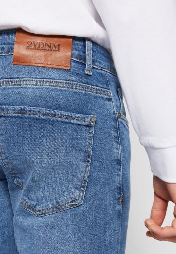 Прямые джинсы