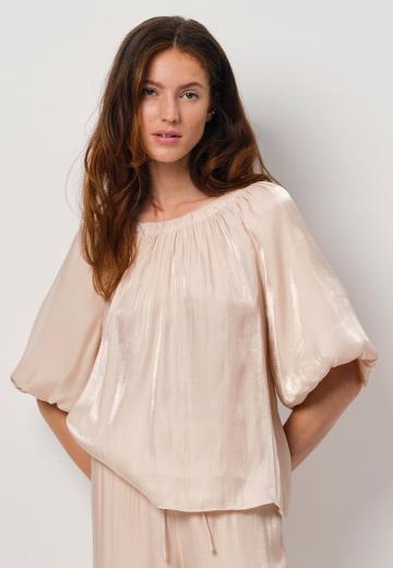 Атласная блузка