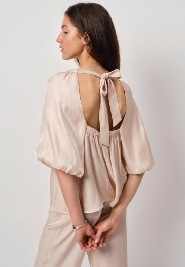 Атласная блузка