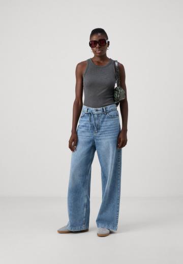 Свободные джинсы