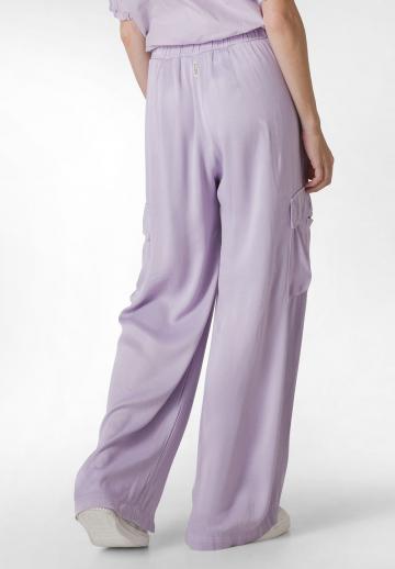 Брюки с накладными карманами