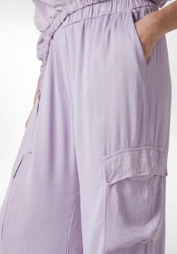 Брюки с накладными карманами