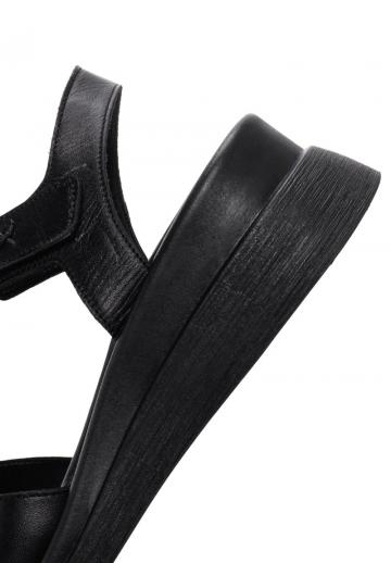 Босоножки на танкетке