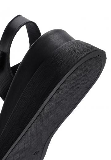 Босоножки на танкетке