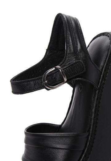 Босоножки на танкетке