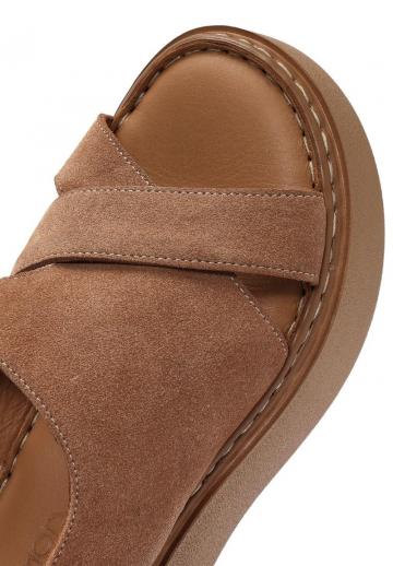 Босоножки на танкетке