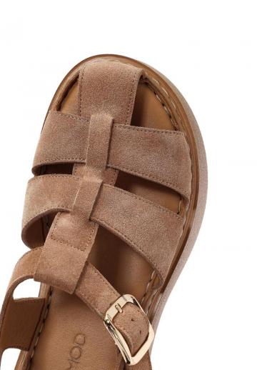 Босоножки на танкетке