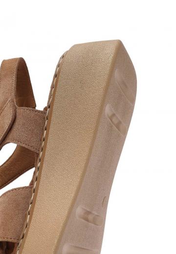 Босоножки на танкетке