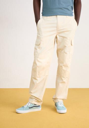 Брюки с накладными карманами