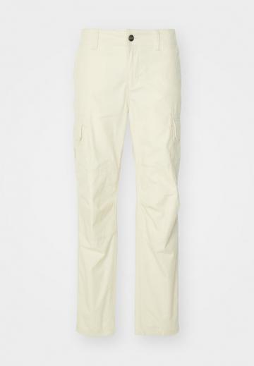 Брюки с накладными карманами