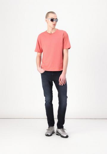 Узкие джинсы