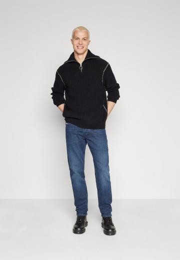 Прямые джинсы