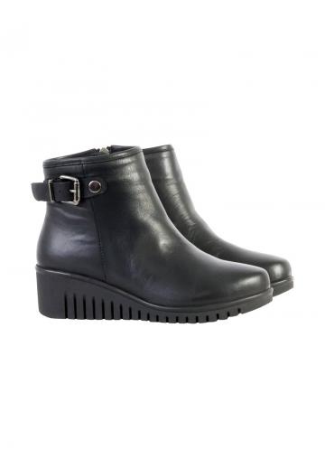 Сапожки на танкетке