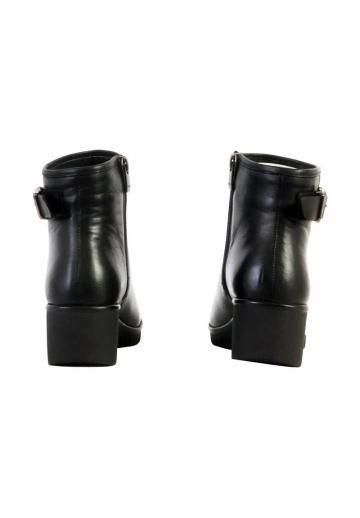 Сапожки на танкетке