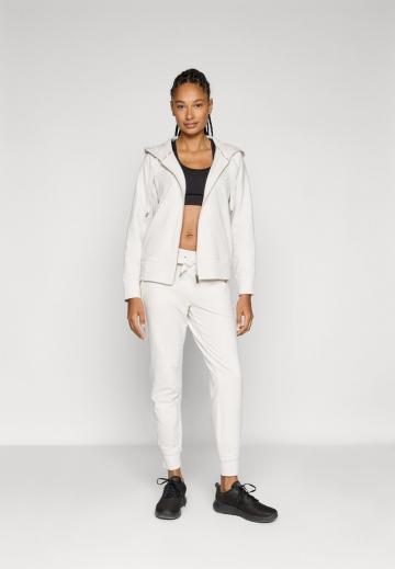 Спортивная толстовка