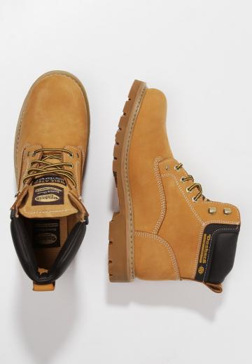 Ботинки на шнуровке