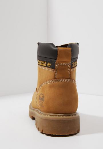 Ботинки на шнуровке