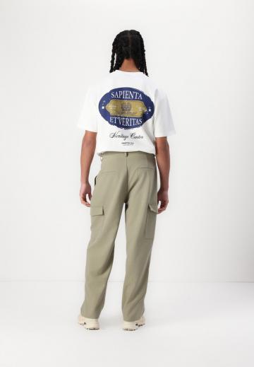 Брюки с накладными карманами