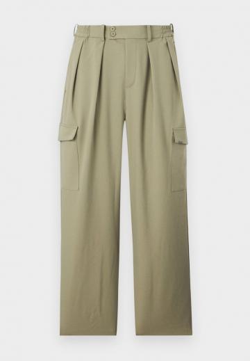 Брюки с накладными карманами