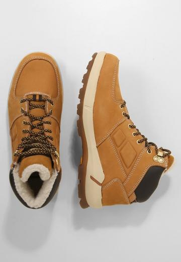 Зимние ботинки