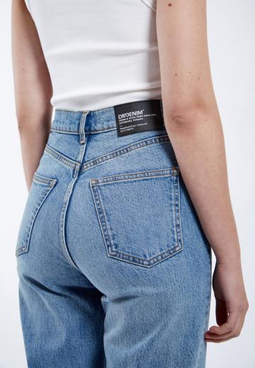 Прямые джинсы