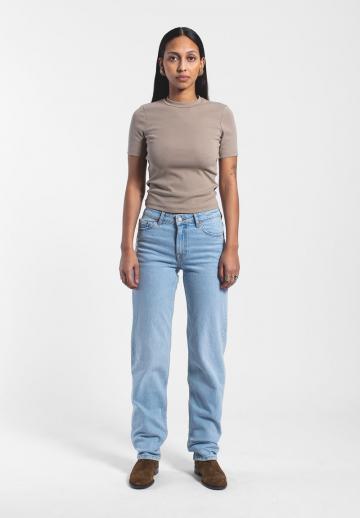 Прямые джинсы