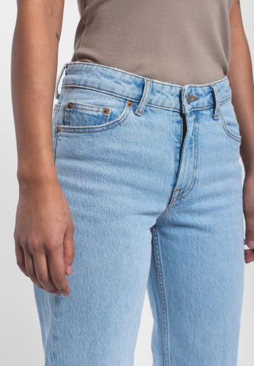 Прямые джинсы