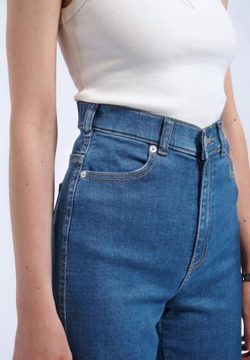 Прямые джинсы