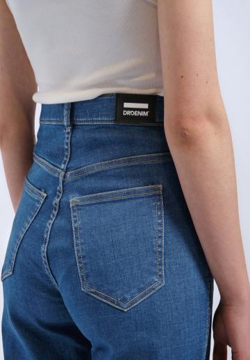 Прямые джинсы