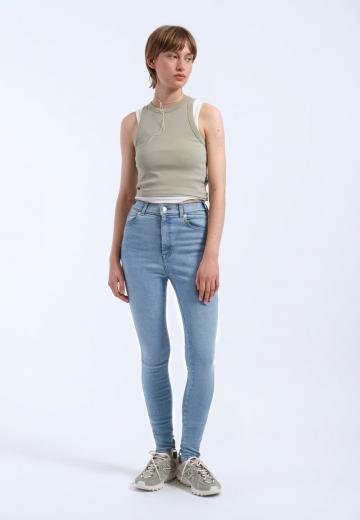 Узкие джинсы