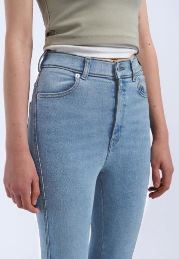 Узкие джинсы