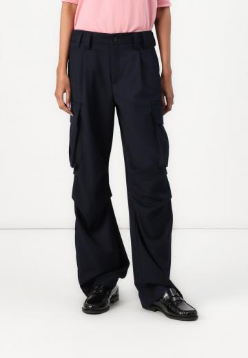 Брюки с накладными карманами