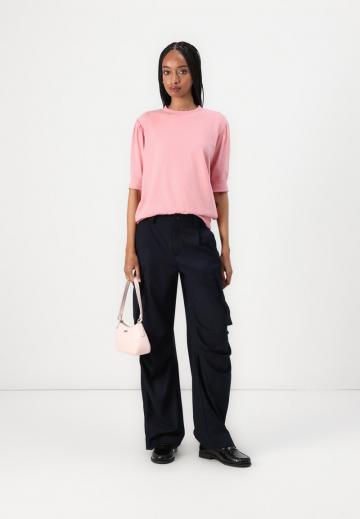 Брюки с накладными карманами