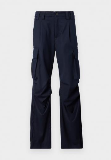 Брюки с накладными карманами