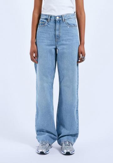 Прямые джинсы