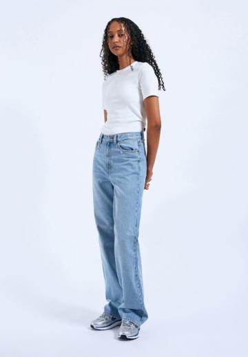 Прямые джинсы