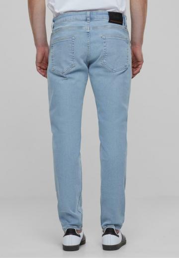 Узкие джинсы