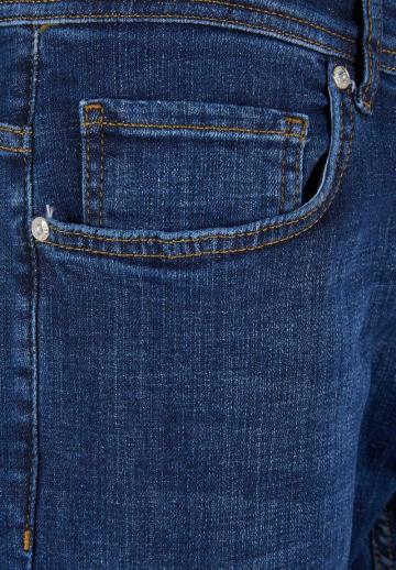 Узкие джинсы