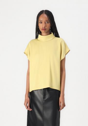 Атласная блузка