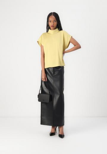 Атласная блузка