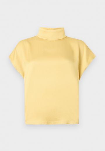 Атласная блузка