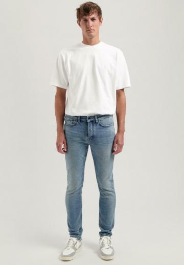 Узкие джинсы