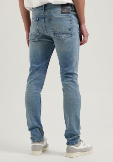 Узкие джинсы