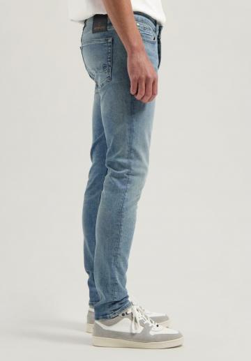 Узкие джинсы