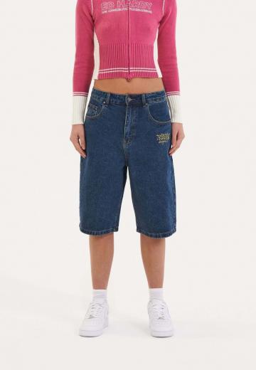 Короткие джинсы