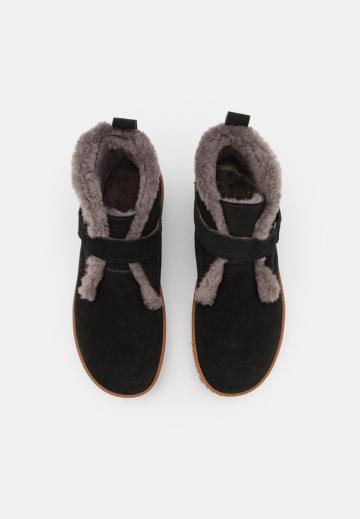 Сапожки на танкетке