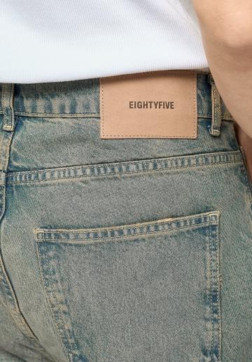 Прямые джинсы