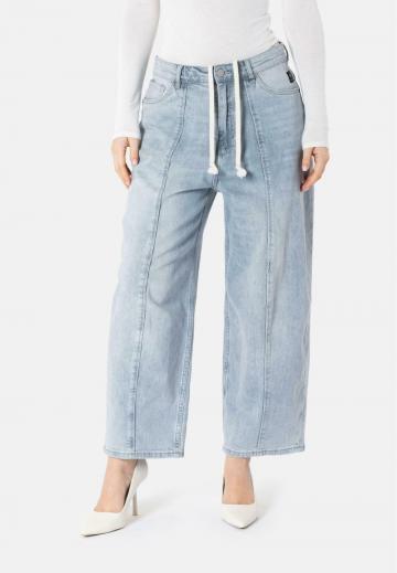 Свободные джинсы
