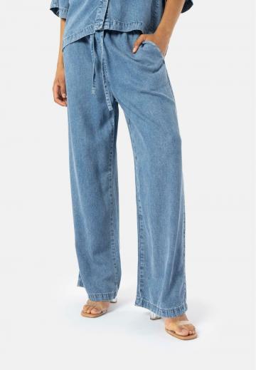 Свободные джинсы