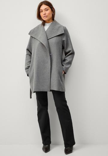 Короткое пальто